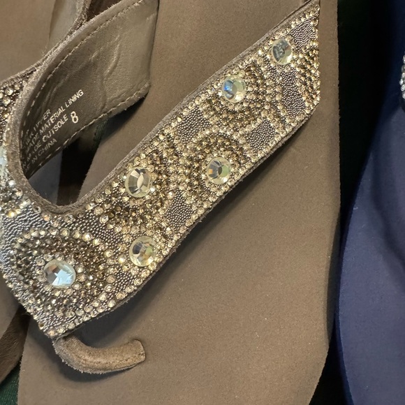 Two Pair of Ladies Yellow Box Flip Flops both with Rhinestones. Size 8 in EUC - Picture 6 of 13
